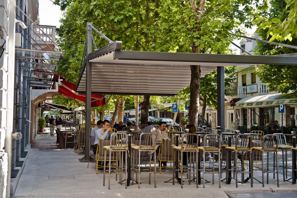 Hotel Hemera Podgorica Exterior photo A café in the city centre